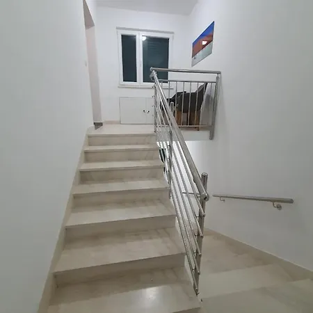 شقة Odlicno Opremljeni Novouredeni Iva, Okrug Gornji تروغير