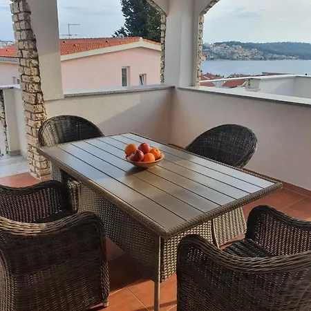 Апартаменты Odlicno Opremljeni Novouredeni Iva, Okrug Gornji *