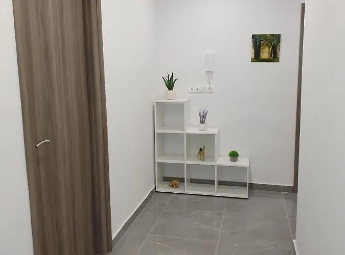 Odlicno Opremljeni Novouredeni Iva, Okrug Gornji