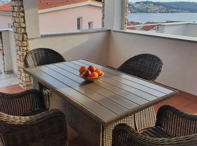 Апартаменти Odlicno Opremljeni Novouredeni Iva, Okrug Gornji *