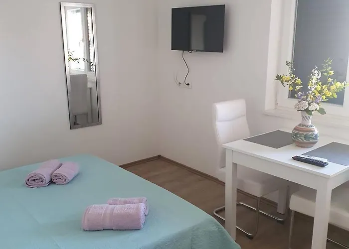 Appartement Odlicno Opremljeni Novouredeni Iva, Okrug Gornji *
