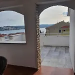 Apartment Odlicno Opremljeni Novouredeni Iva, Okrug Gornji Trogir
