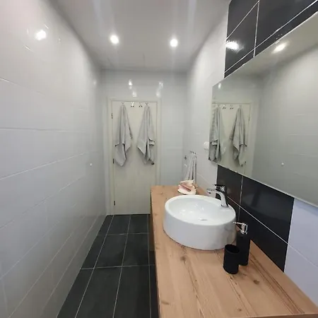 Apartman Odlicno Opremljeni Novouredeni Iva, Okrug Gornji