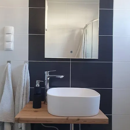 Apartment Odlicno Opremljeni Novouredeni Iva, Okrug Gornji *