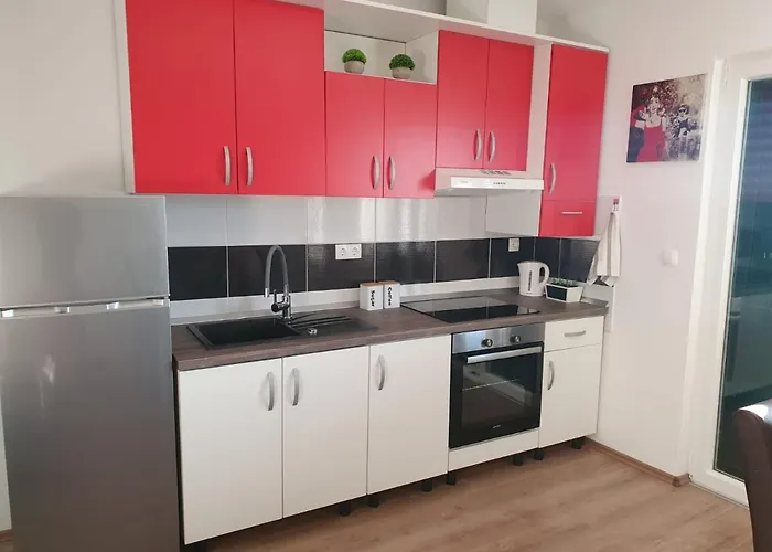 Odlicno Opremljeni Novouredeni Iva, Okrug Gornji *
